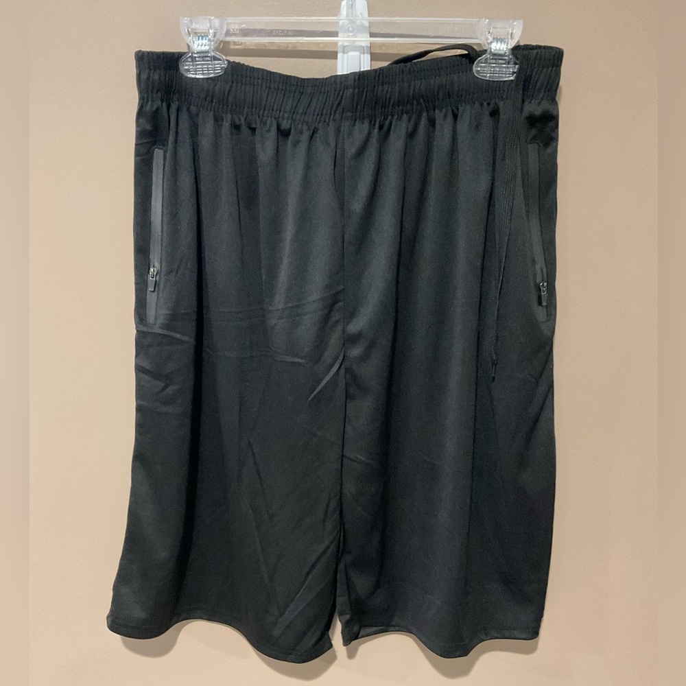 Ultra Performance Mens shorts. Black and white. Size XL